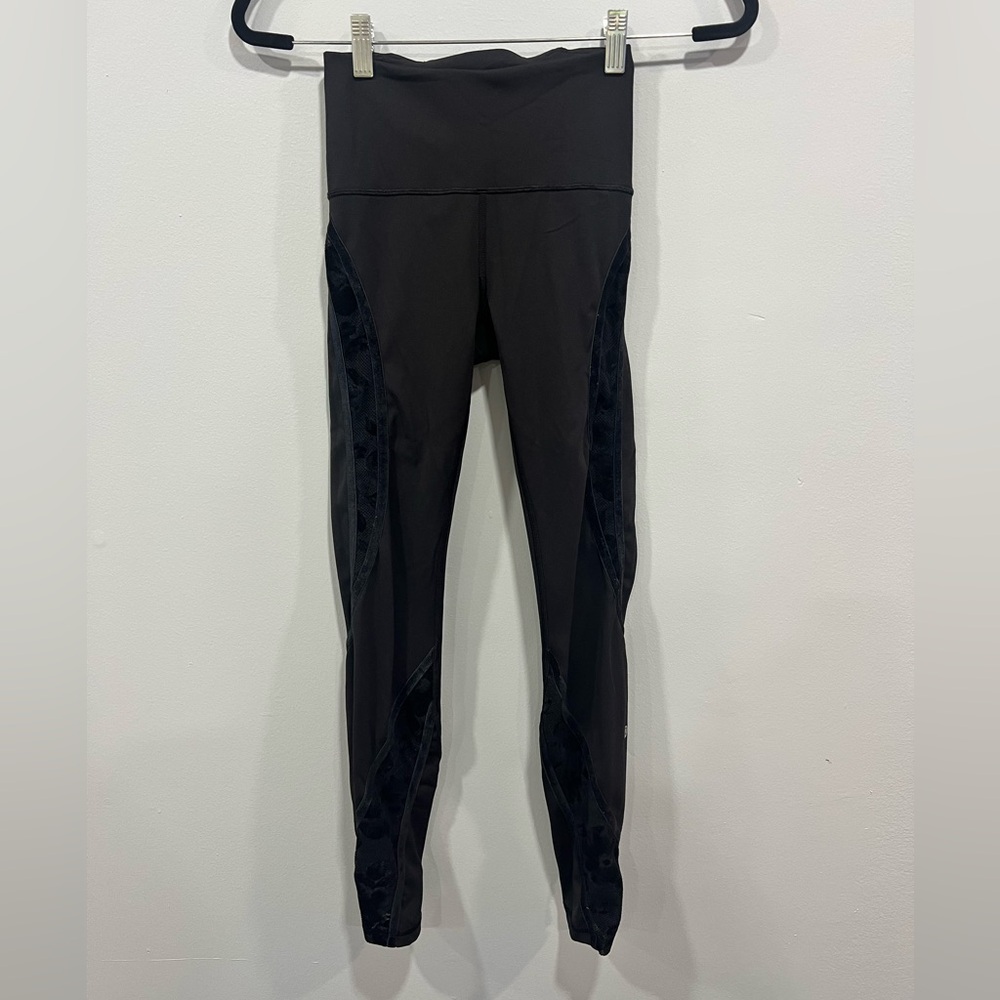 Lululemon Leggings 2 Black Velvet Floral Wunder Under High Rise
